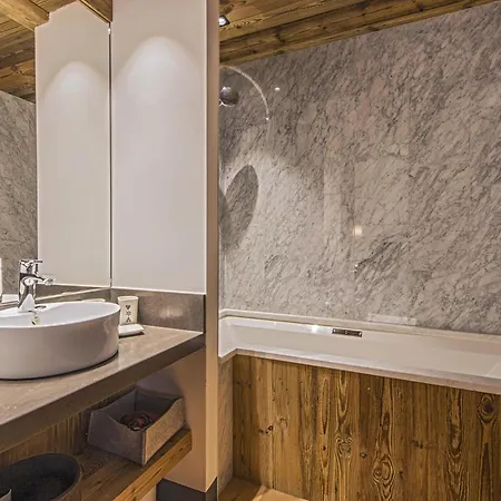 Penthouse Le Savoie - Les Covarel Val-dʼIsère